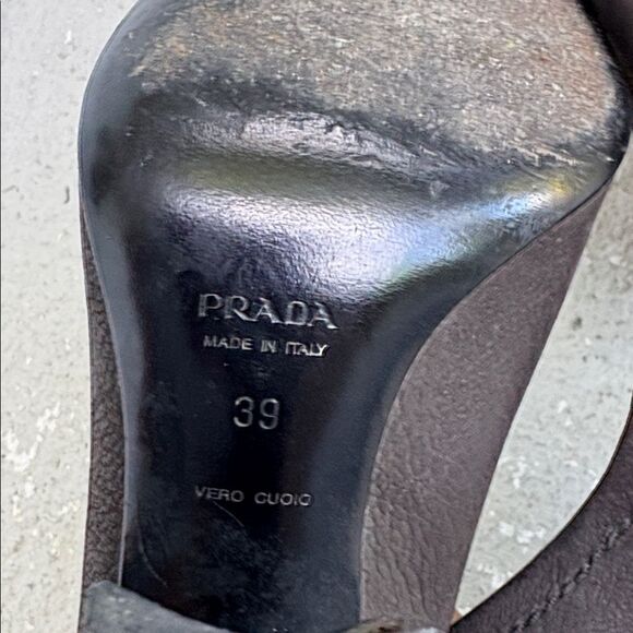 Prada spools or heek pumps - Picture 8 of 13